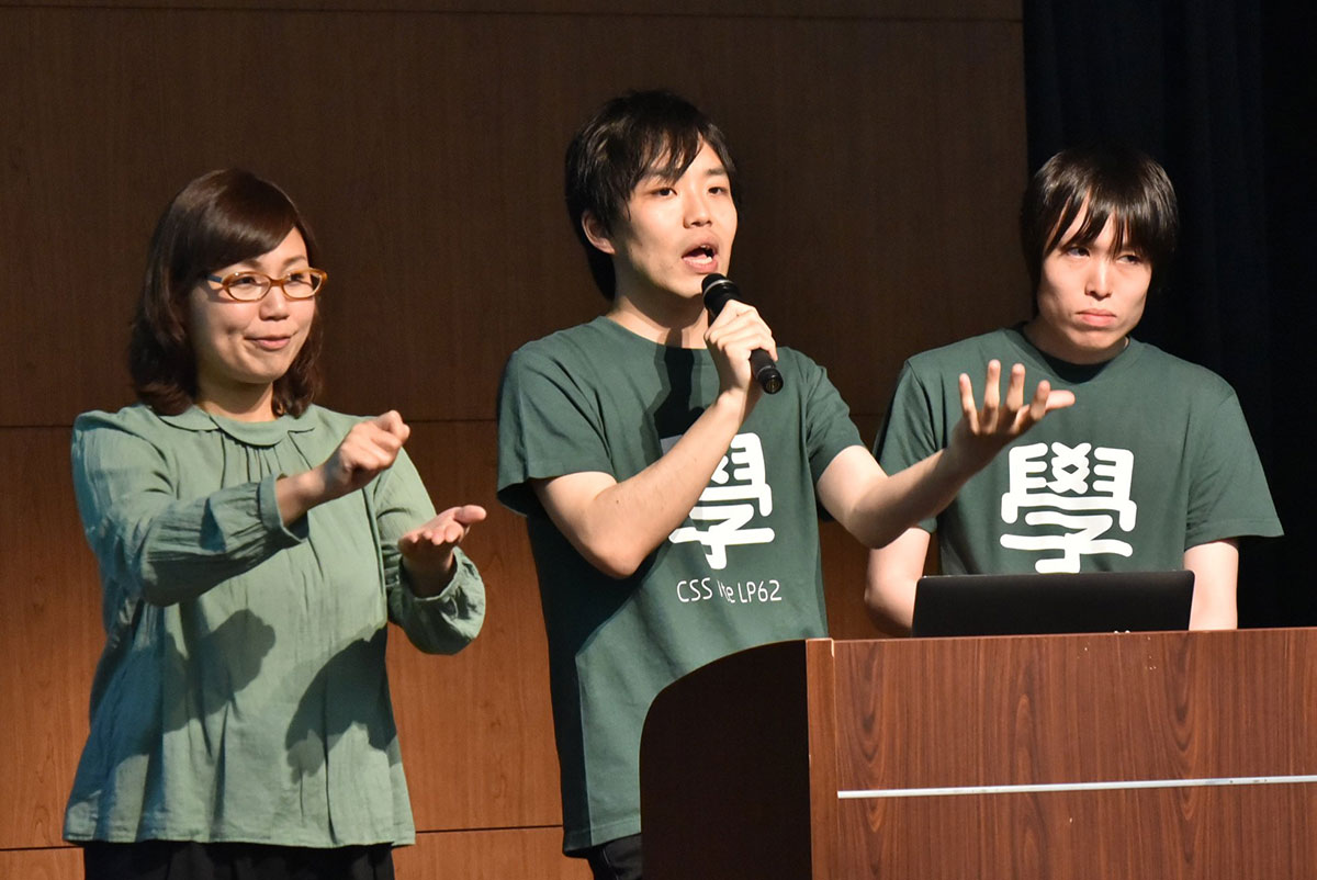 写真:小林さんがお話中の様子